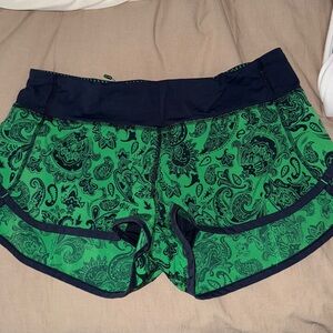 RARE LULULEMON SPEED SHORT GREEN WOMENS SIZE 6